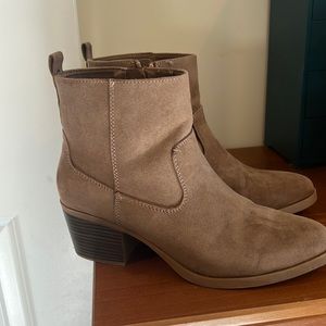 Heeled boots
